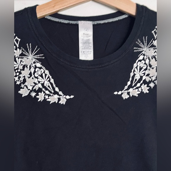 IVIVVA by LULULEMON girls size 10 black soft cotton shirt - Picture 2 of 3